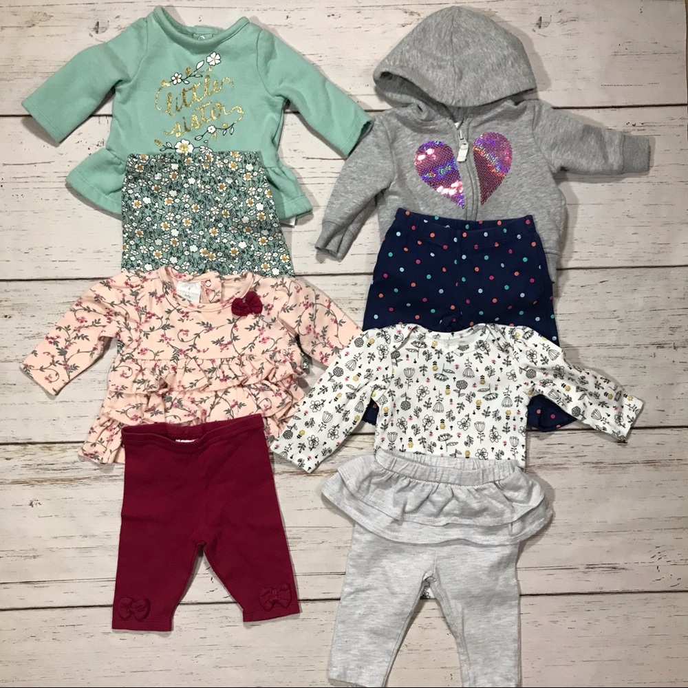 8-Pieces of girls clothes size 0-3 and 3months